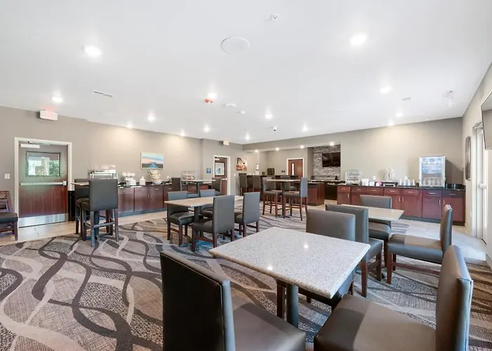 Cobblestone Hotel&Suites - Urbana