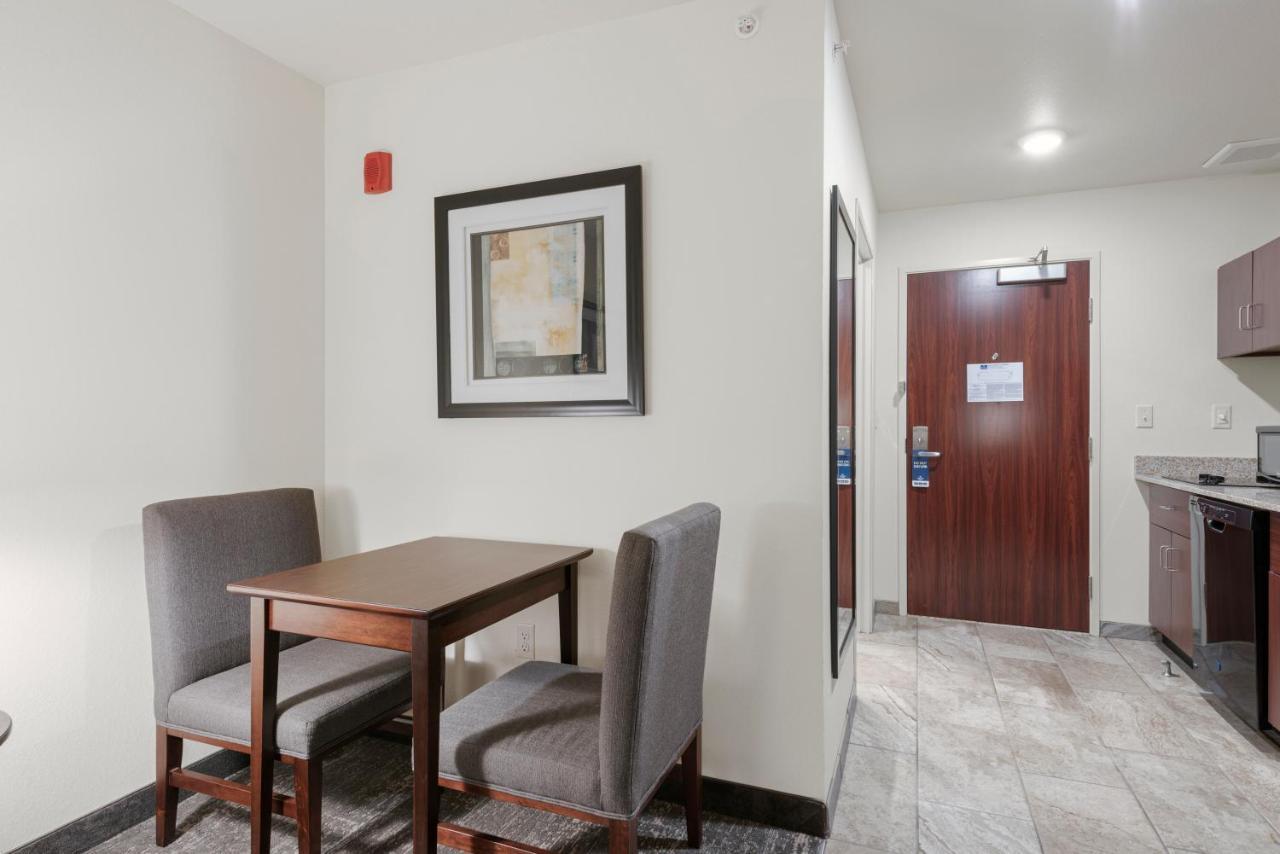 Cobblestone Hotel&suites - Hotel 3*