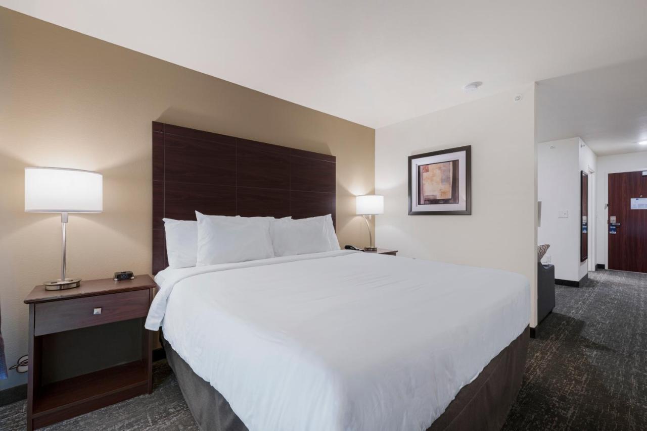 Cobblestone Hotel&suites - 3*
