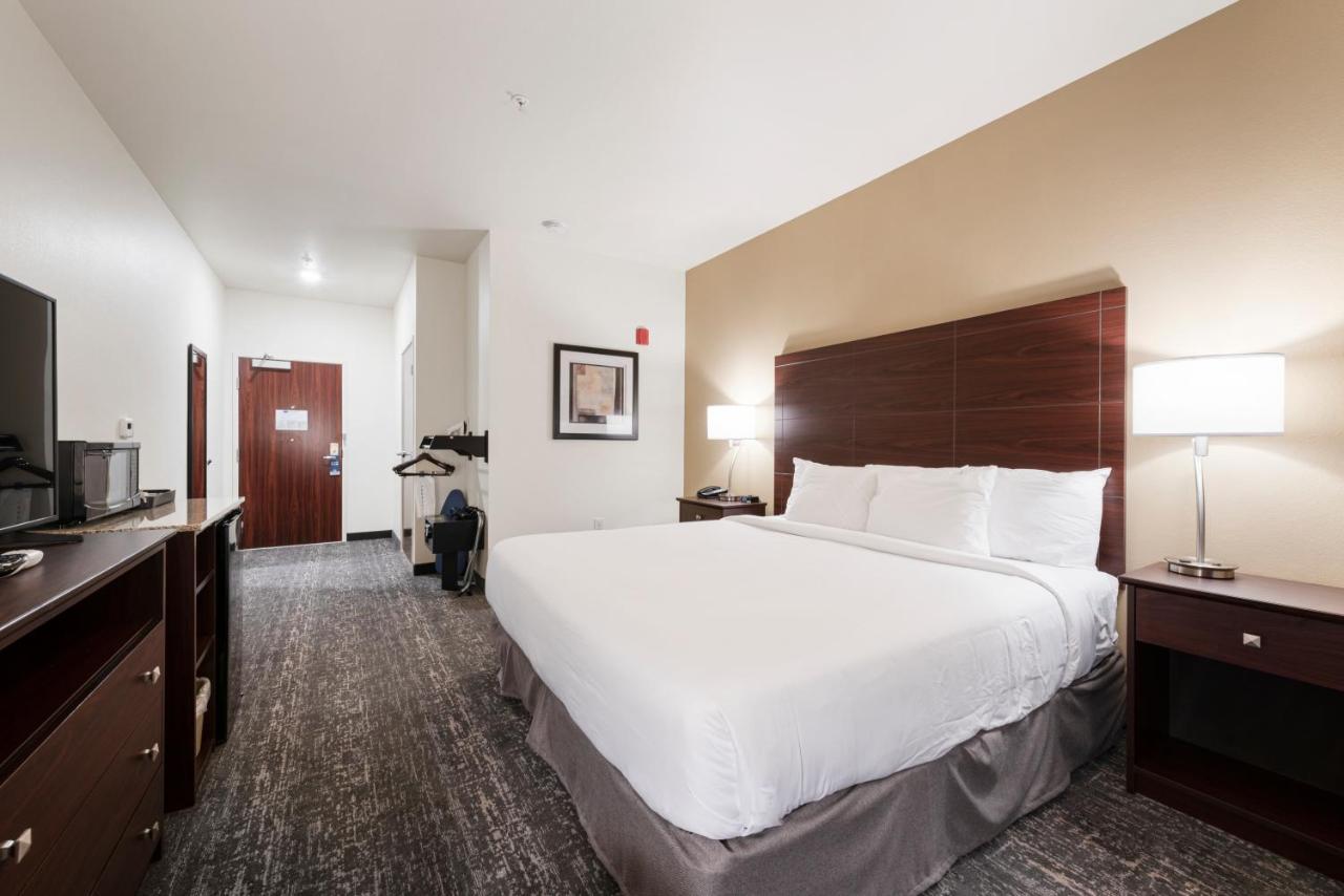 Cobblestone Hotel&suites -