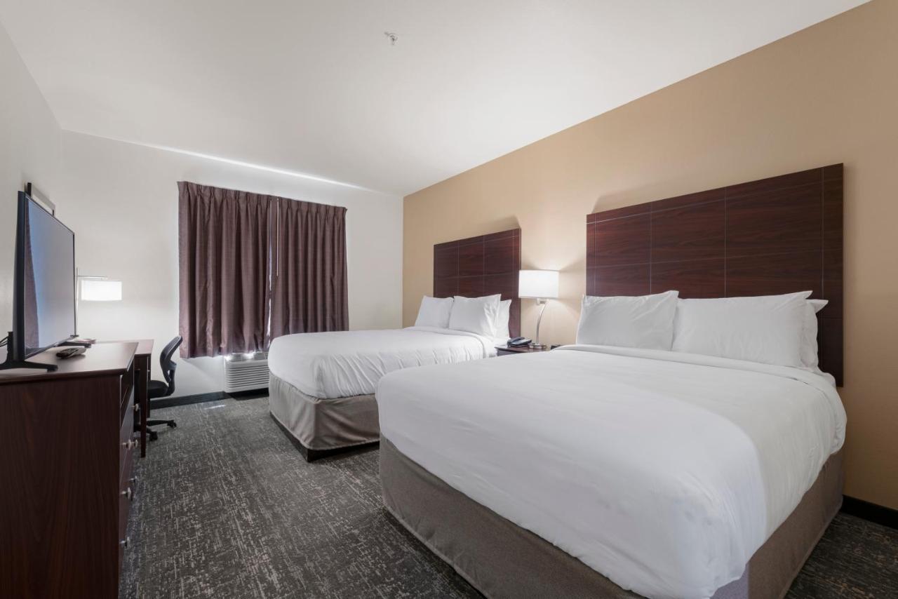 Cobblestone Hotel&suites - Urbana