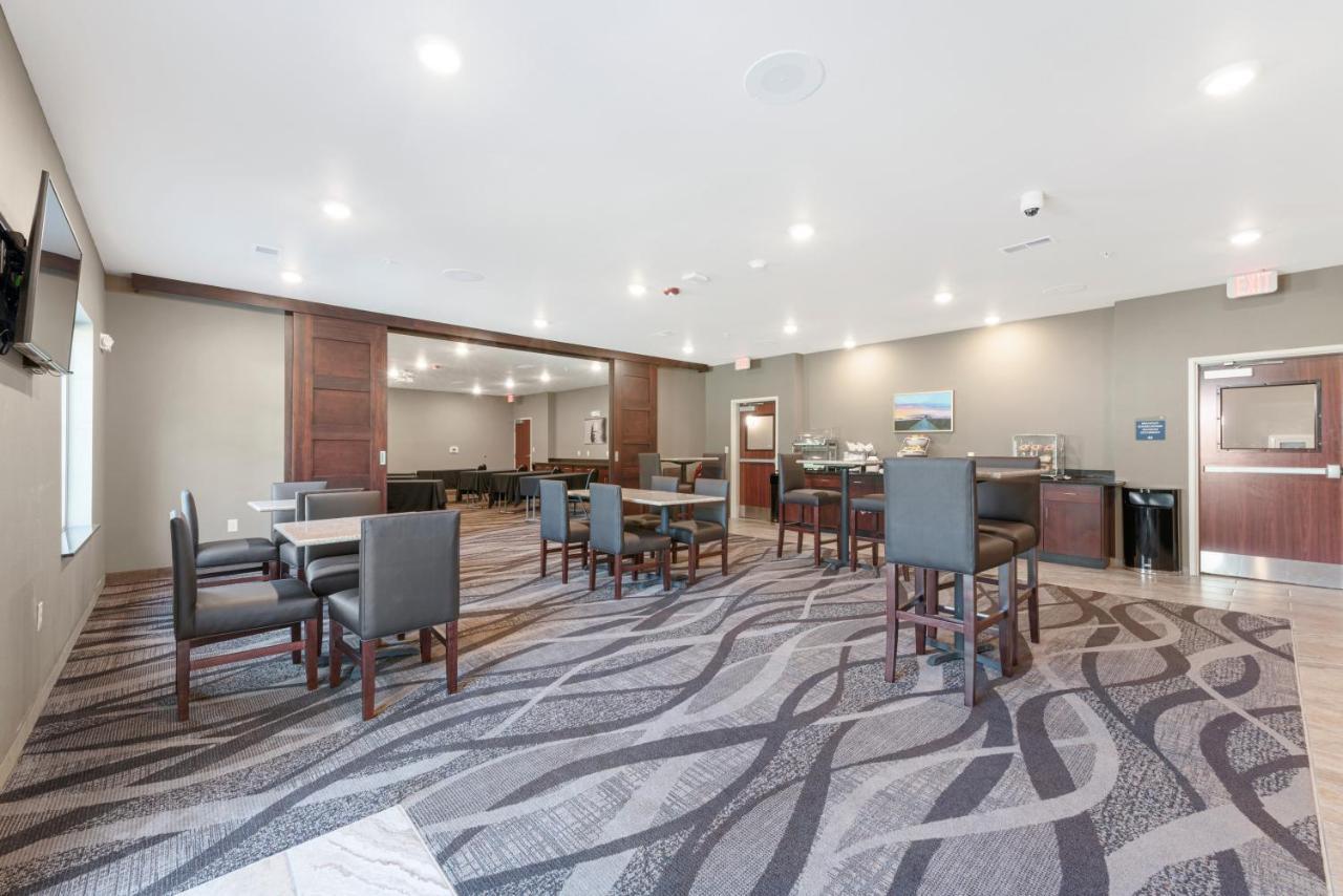 Cobblestone Hotel&suites - Urbana