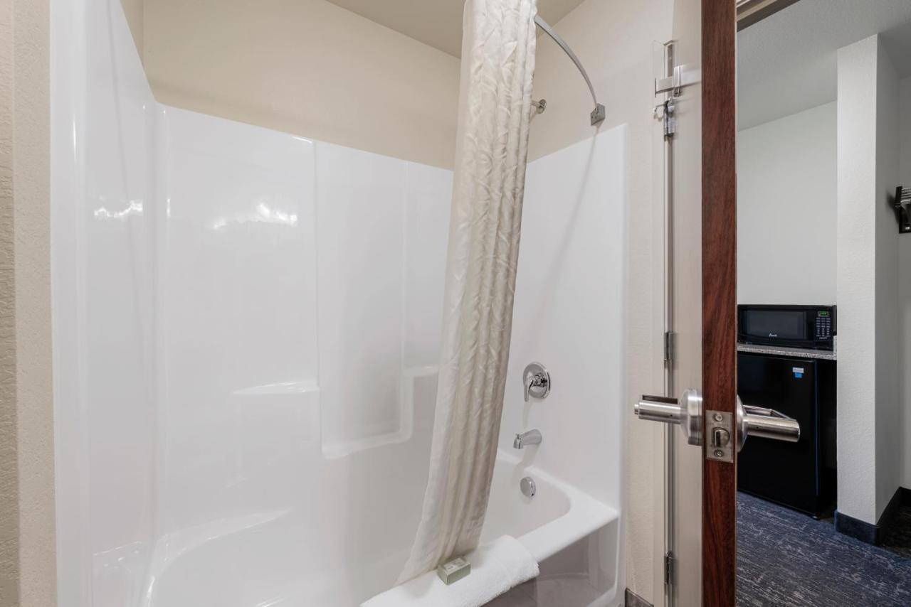 Cobblestone Hotel&suites -