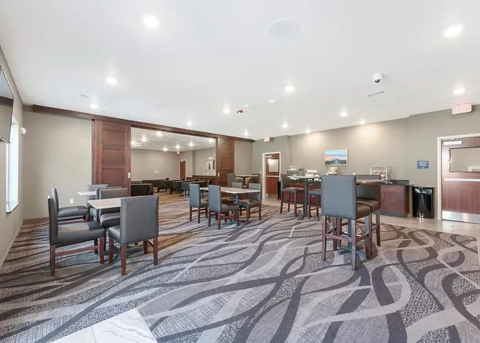 Cobblestone Hotel&Suites - Urbana