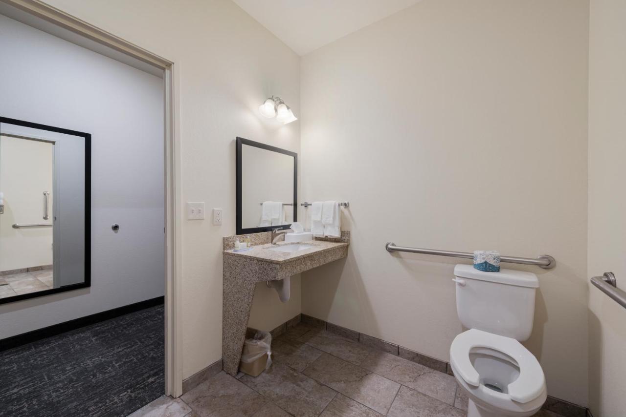 Cobblestone Hotel&suites -